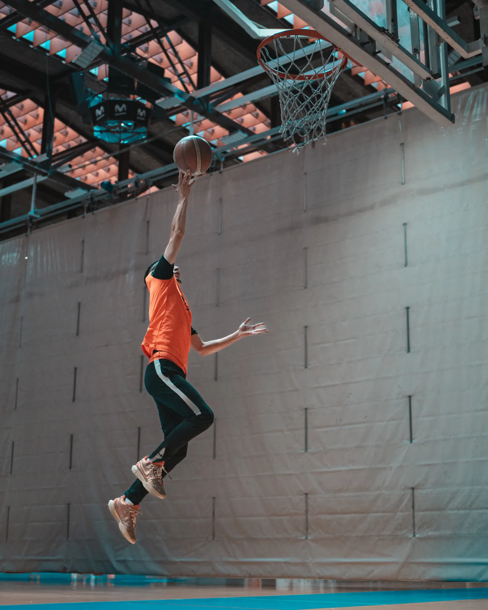 Jugadora de Vallekas Basket en acción